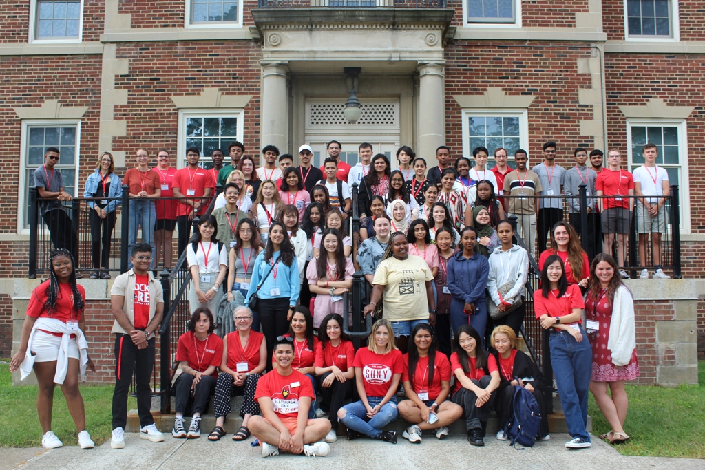 international students at CV Hall fall 2022