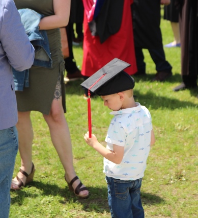 kid in hat