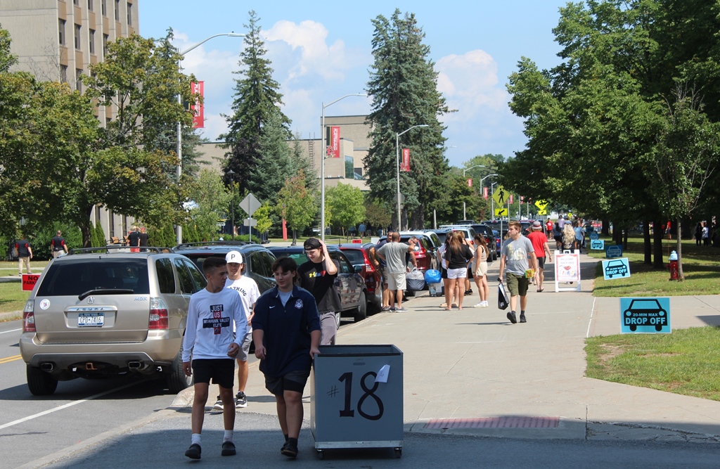 students move in along rugar st